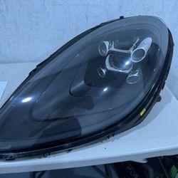 2022 Porsche Macan Left Headlight 