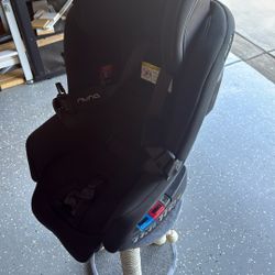 NUNA CAR SEAT
