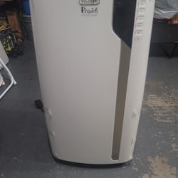 Delonghi 700 Sq Ft Air Conditioner 