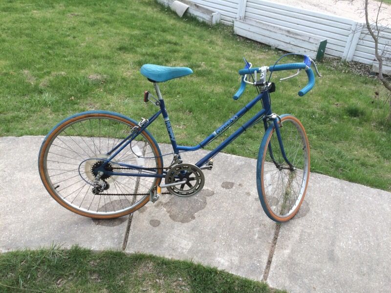 Huffy Omni 10. Vintage ladies 10 speed bike