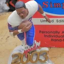 O.J. SIMPSON LIMITED EDITION SIGNED FUGURINE 358/100 WITH PSA CERTIFICATION.  VERY GOOD CONDITION. COLLECTIBLE. WITH PSA COA.  IN BOX.