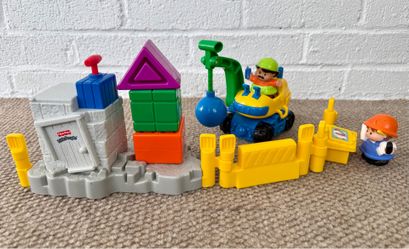 Little People Stack ‘N Crash Worksite with Crane & Drivers