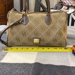 EUC Dooney & Bourke Vintage Satchel 