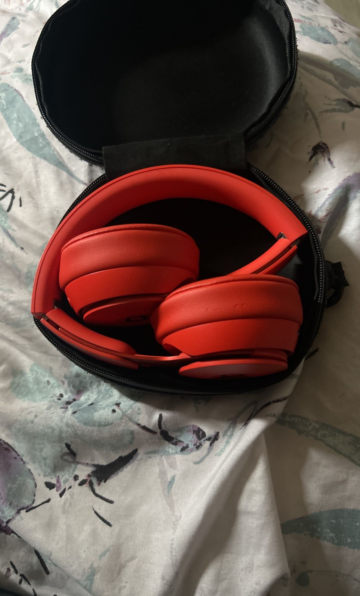 Beats Solo Pros