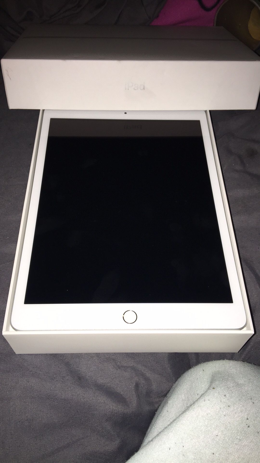 Apple BRAND NEW!! iPad 128gb 7th generation newest model