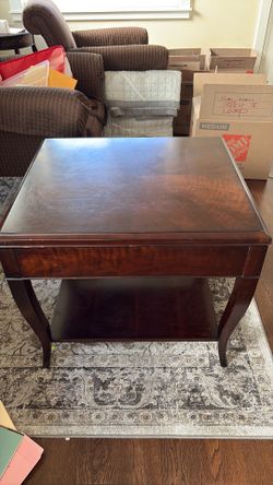 Side table (Thinasville)