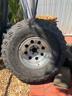 Jeep rim and tire 35”