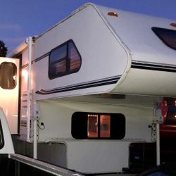 2001 Lance 821 Camper 