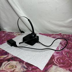 Naztech Bluetooth Wireless Headset With Charging Station