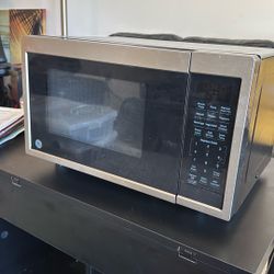 GE 900 Watt Smart microwave 