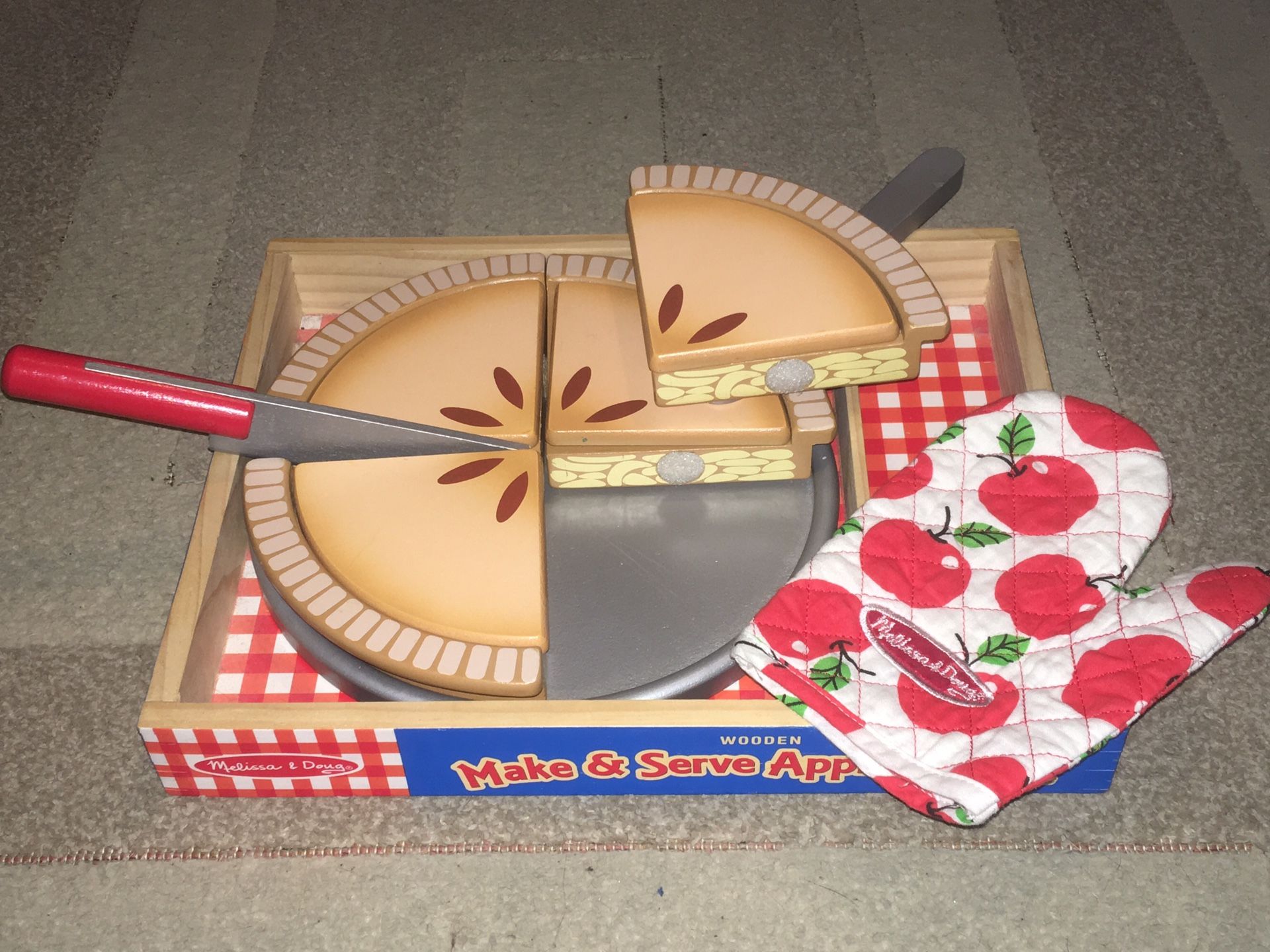 Rare! Melissa & Doug Make and Serve Apple Pie set