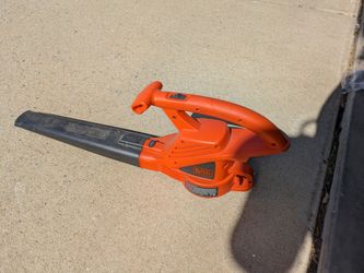 Black& Decker corded leaf blower