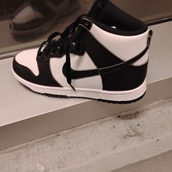 Jordan 1s Female Size 6,7,71/2,9