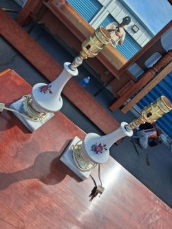 Vintage lamp sets with no lampshade. Great condition