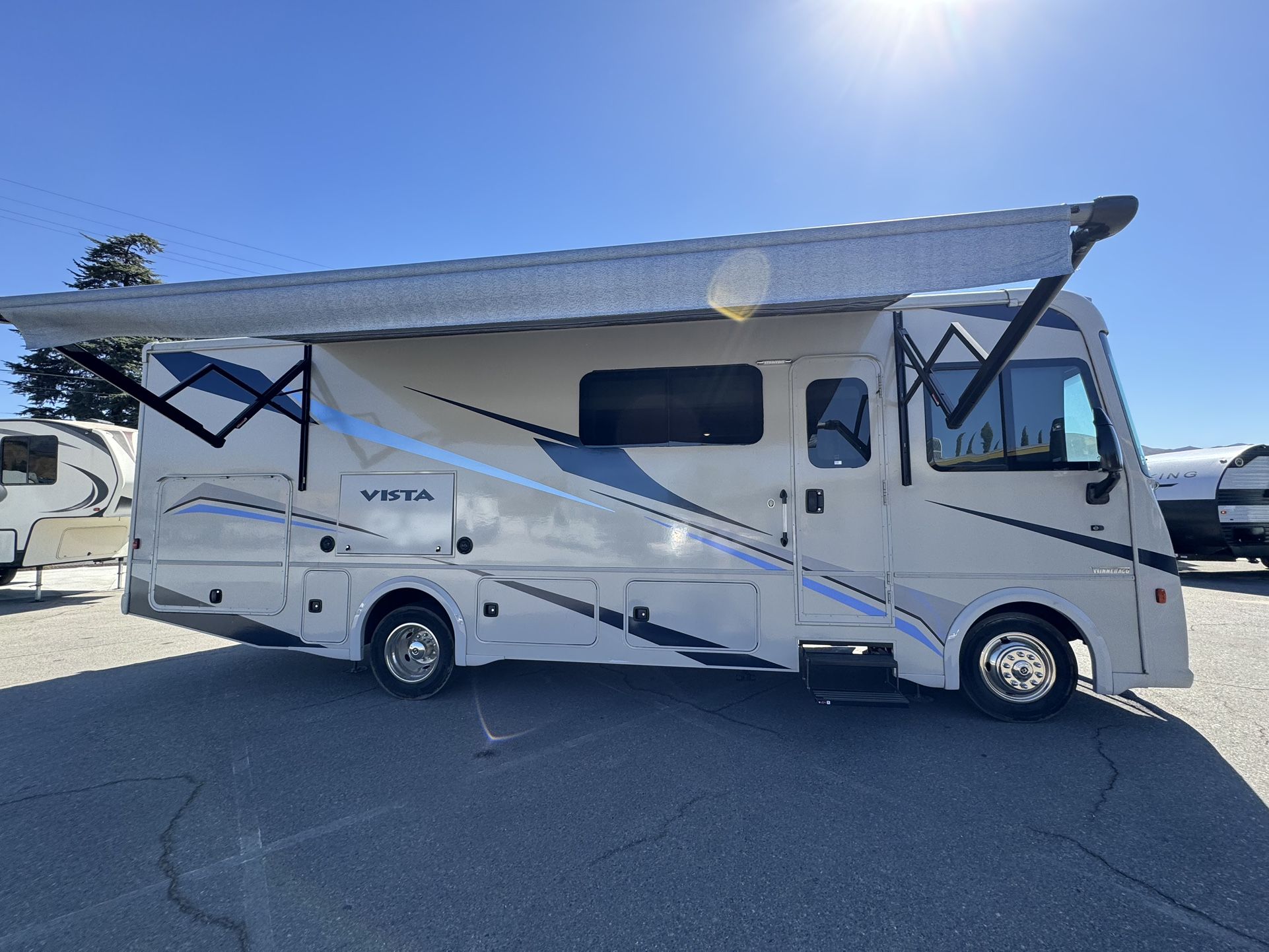 2023 Winnebago Vista