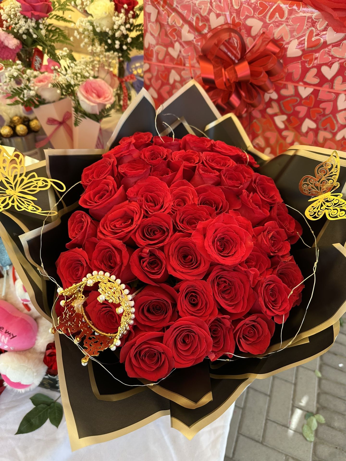 Natural Floral Arrangements for Graduations and for this Mother's Day for any occasion reserve yours