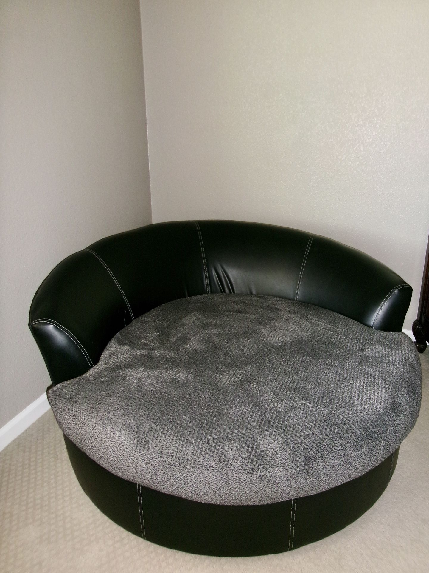 Oversized swivel chair