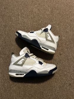 Air Jordan 4 Retro Midnight Navy’s  size 8.5