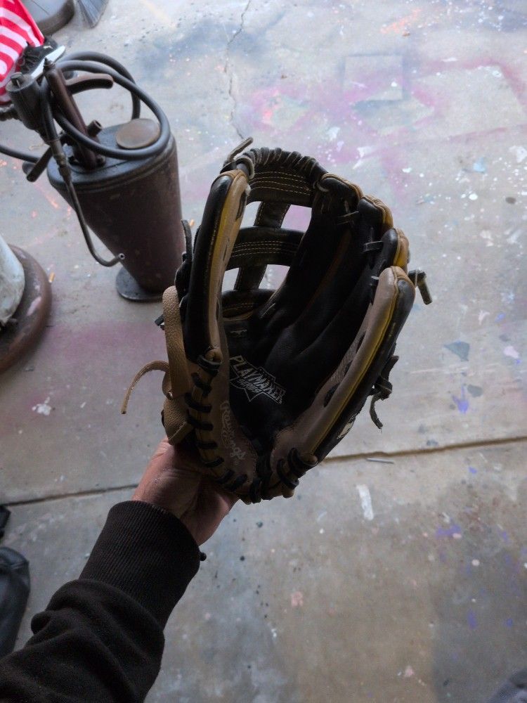 Rawlings Playmaker Series youth baseball glove,