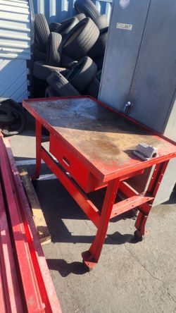 Metal table / transmission bench