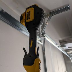 Dewalt 20 Volt Battery Operated String Trimmer Weed Eater