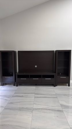 TV Wall Unit with Pillars