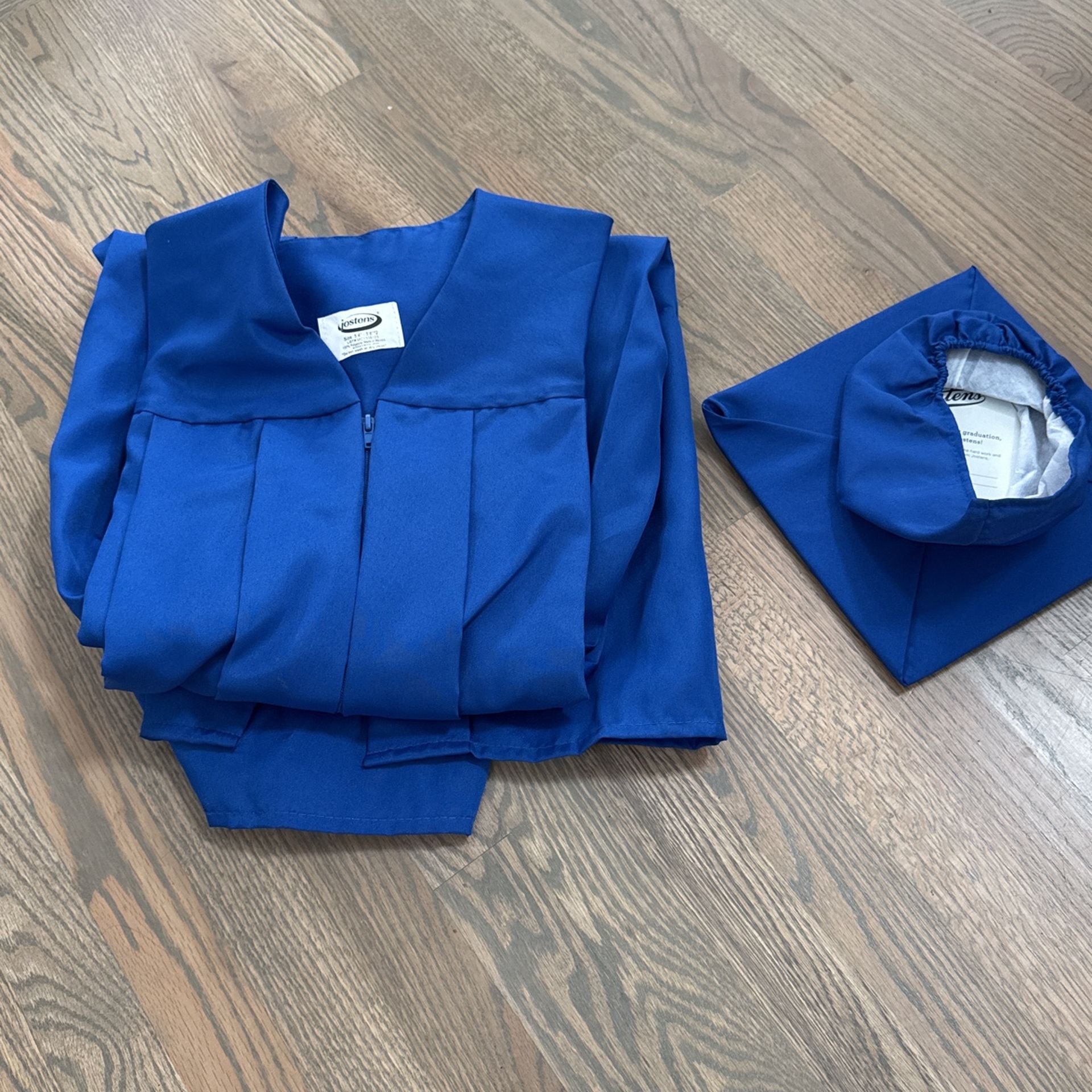 Graduation 👩🏼🎓 Gown With Cap $50
