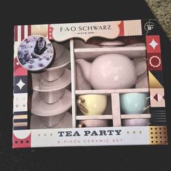 Fao Schwarz  Ceramic 9 Piece Set