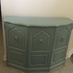 Kittle’s Entry Cabinet with double Shelving behind 2 Doors.