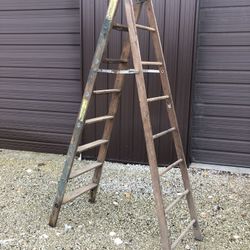 8’ Wood Ladder 