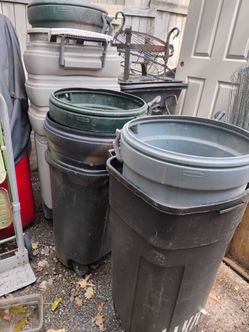 10 lawn and garden trash cans