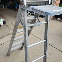 Extendable Aluminum Ladder