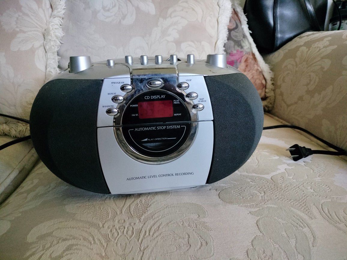 Durabrand Portable CD Player AM/FM Radio