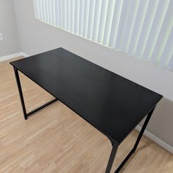 Black Desk