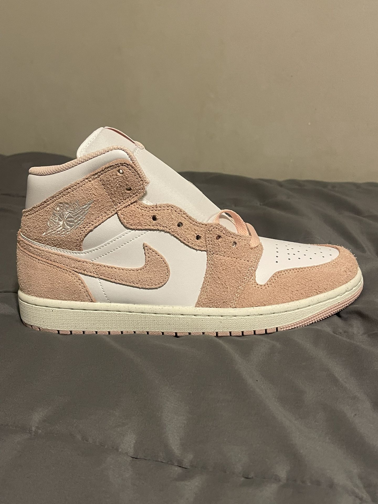 BRAND NEW MEN JORDANS…SIZE 9