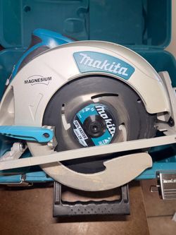 Makita circular saw Corded 120 OBO