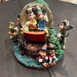 Mickey and Minnie Mouse Collectible Snow Globe