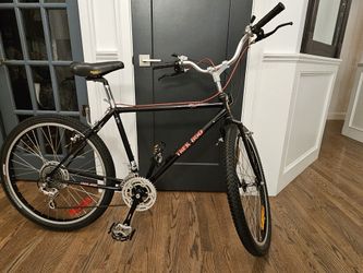 Vintage Trek 850 Series Mountain Bike.