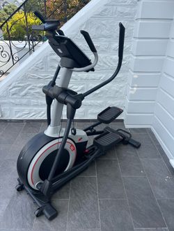 ProForm Endurance 520 E Elliptical Exercise Machine
