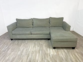 ( Delivery Available ) Raymour and Flanigan Diane Gray Sectional Couch