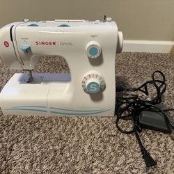 Singer Sewing Machine 