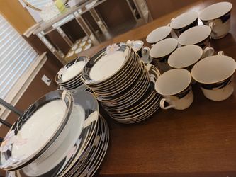 Mikasa Collectable Dinnerware Set