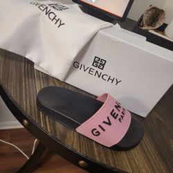 GIVENCHY 