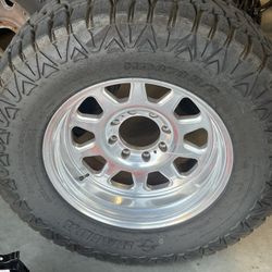 37’s On 20’s. Haida R/T Less Than 1k Miles. Still Have Nubs OBO
