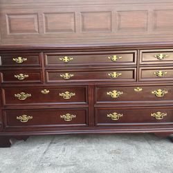Bassett Furniture Eden House Cherry 10 Drawer Triple Dresser