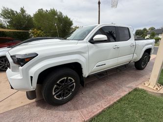 2026 Toyota Tacoma TRD Sport 4WD – Only 450 Miles
