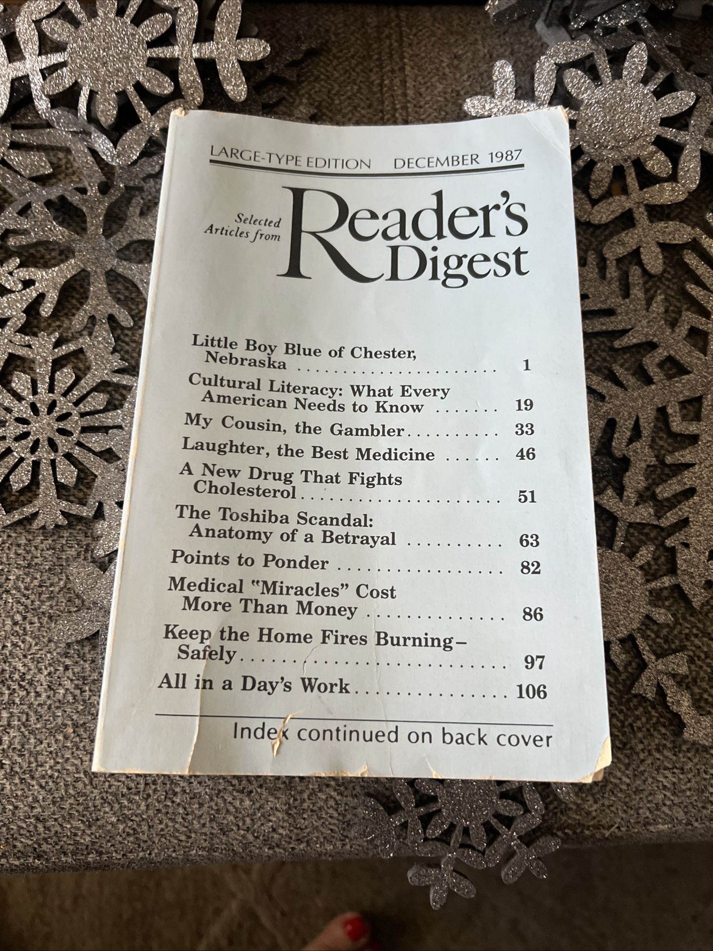 VTG Readers Digest Magazine December 1987 Large Print Edition 30 Articles 352pgs