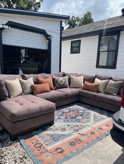 Large sectional with 🚚 free Delivery