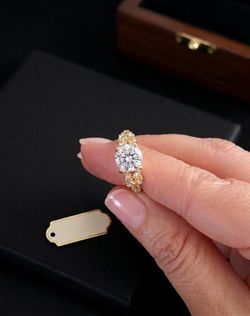 Pretty clear stone ring size 5.5