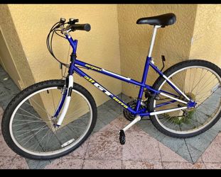 GT Outpost bike, adult bicycle wheels 26 inch, 21 speed,  medium